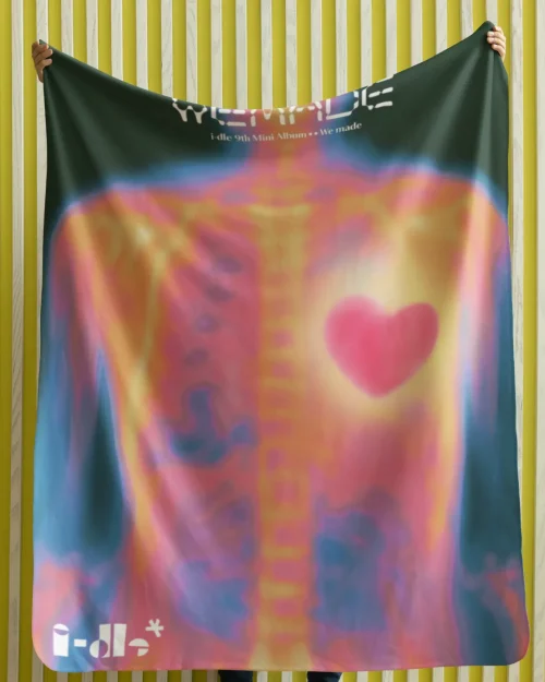 G-IDLE We Made Heart Thermal Blanket