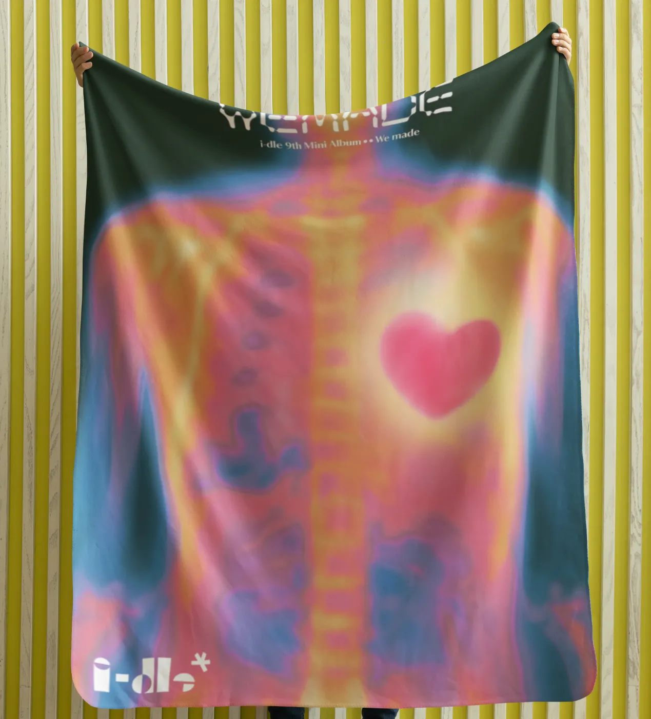 G-IDLE We Made Heart Thermal Blanket